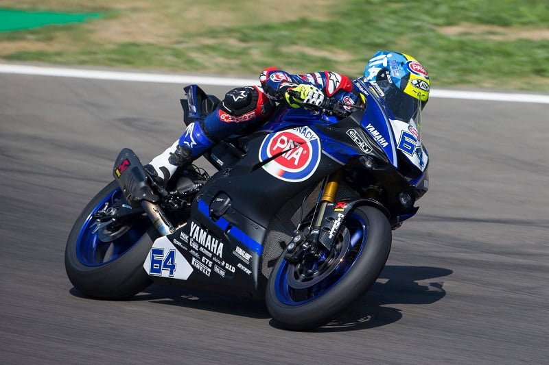 [Supersport] Cortese fait chuter Cluzel à Portimao, Mahias crève un pneu et Caricasulo l’emporte