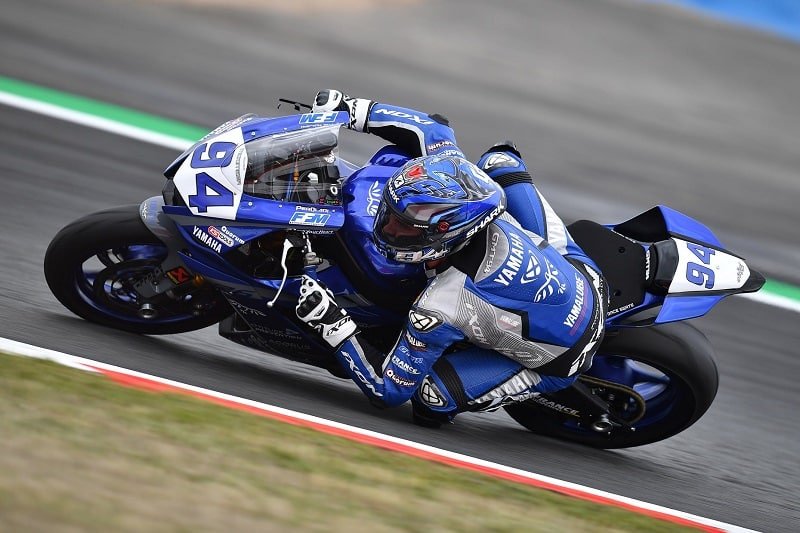 Supersport, Magny-Cours, Essais libres : Corentin Perolari offre le meilleur chrono au GMT94 Yamaha