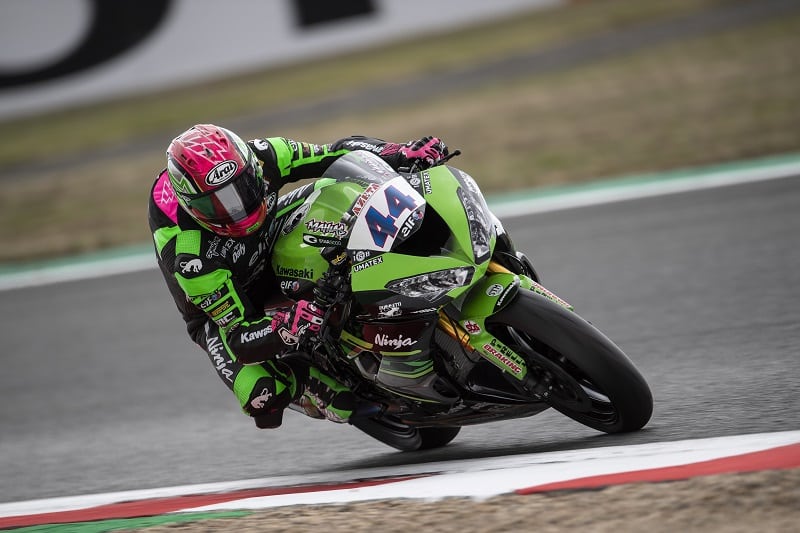 Supersport, Magny-Cours : Superbe victoire de Lucas Mahias devant Isaac Viñales