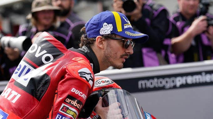 MotoGP, Casey Stoner dans le garage Ducati : « Bagnaia mérite le titre »