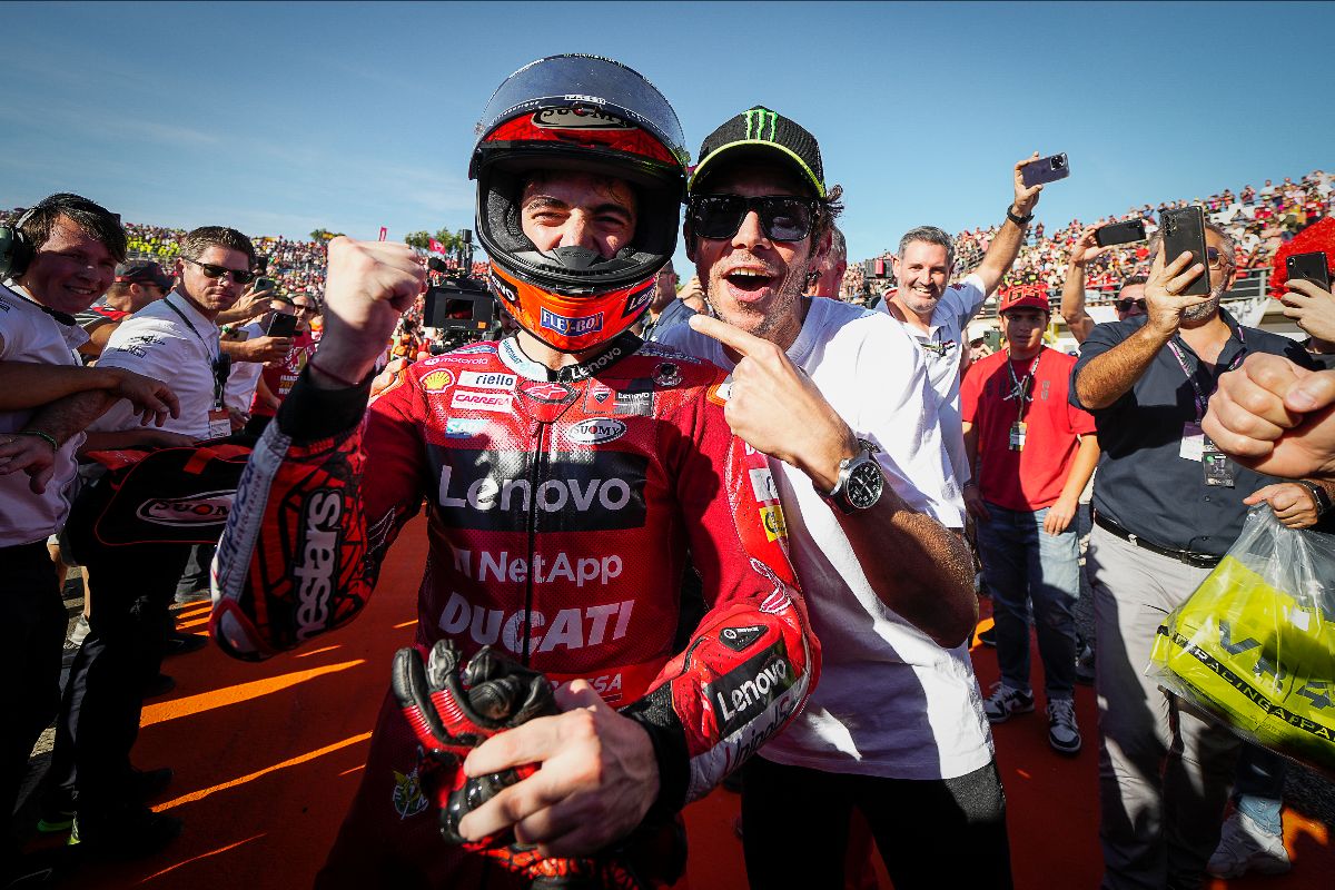 MotoGP VIDEO : entre Valentino Rossi et Marc Marquez, c’est une histoire sans fin depuis 2015