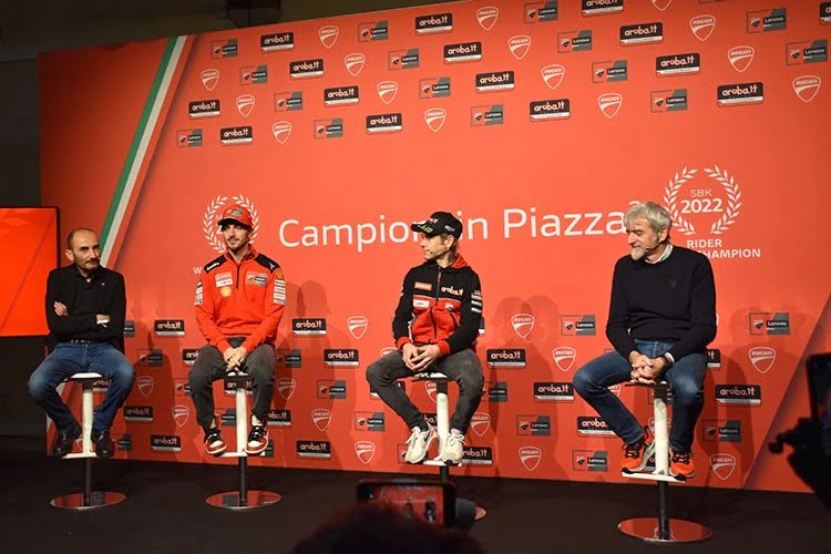 MotoGP, la fête de Ducati à Bologne. Domenicali : « avec Bastianini-Bagnaia il y aura du spectacle »