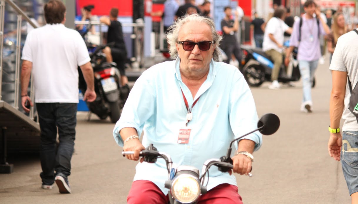 MotoGP, Carlo Pernat attaque frontalement Carmelo Ezpeleta : « au lieu d’engager des professionnels, il a pris des membres de sa famille »