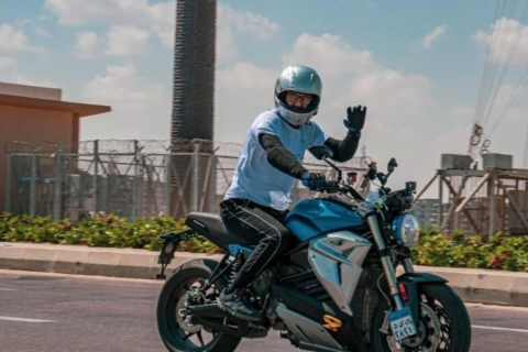 Insolite : Avec 12 479 km effectués, il bat le record du monde du plus long trajet en moto électrique