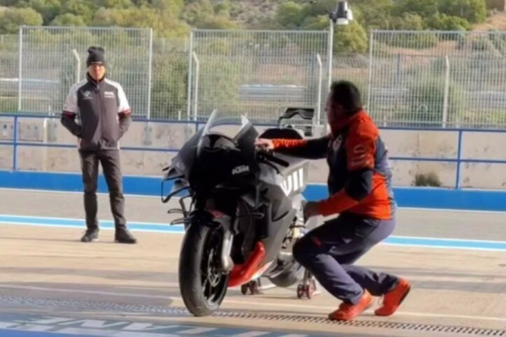 MotoGP, KTM persévère à Jerez : des Tests cruciaux avec Pol Espargaró et Dani Pedrosa malgré la tempête financière